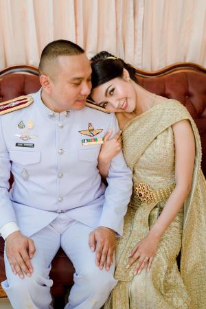 ชุดไทยเจ้าสาว ชุดไทยจักรพรรดิ์ เช่าที่แบมบี้ เวดดิ้ง ห้วยขวาง